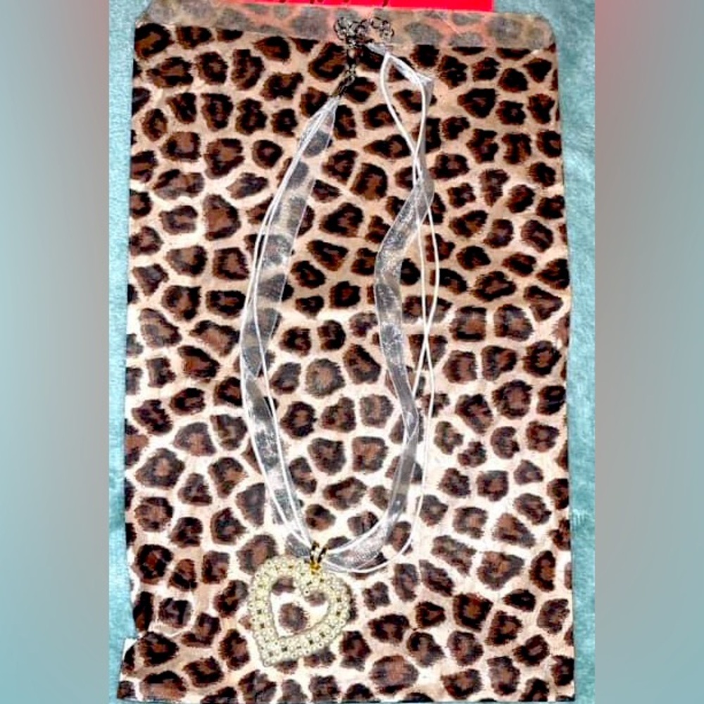 Heart lace choker